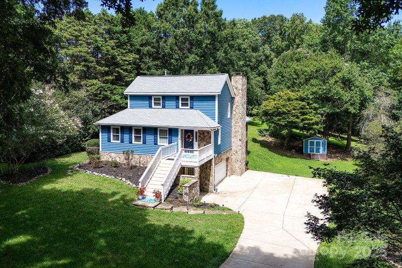 Property image 4 of 4711 Mountain Point Lane in Mountain Point, Charlotte, NC 28216