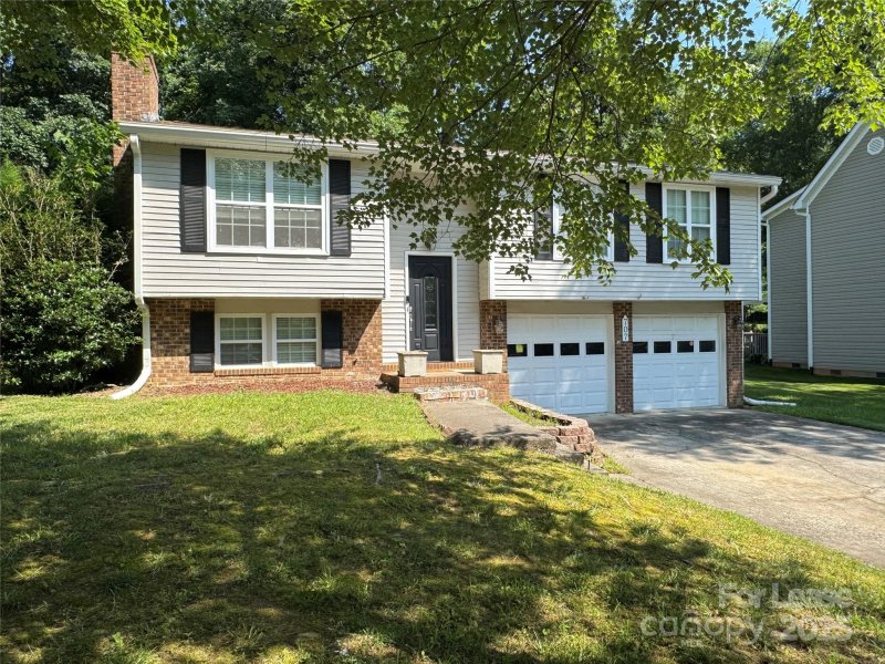 Property image 2 at 707 Regency Drive, Charlotte, NC 28211