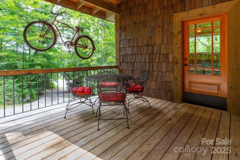 Property image 4 of 212 Yates Avenue in Ridgecrest, Black Mountain, NC 28711