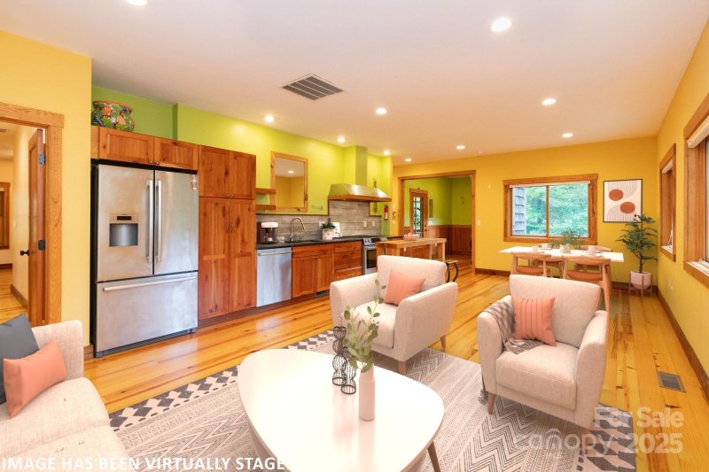 Property image 5 of 212 Yates Avenue in Ridgecrest, Black Mountain, NC 28711