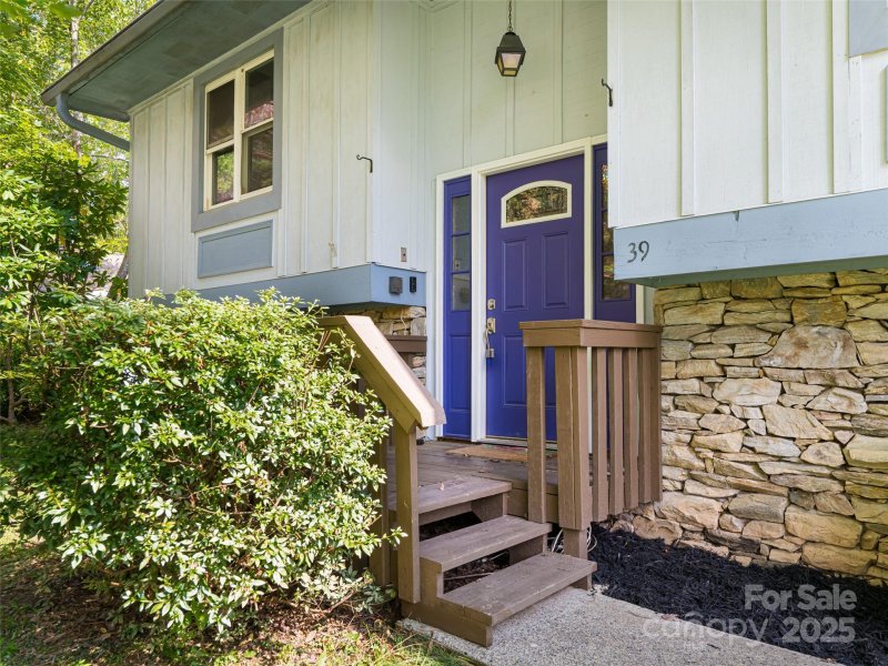 Property image 4 of 39 Golden Oaks Lane in Wildwood, Fletcher, NC 28732