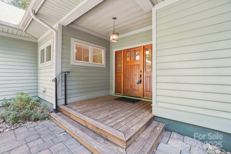 Property image 5 of 114 Dogwood Trail in Foxwood, Hendersonville, NC 28791