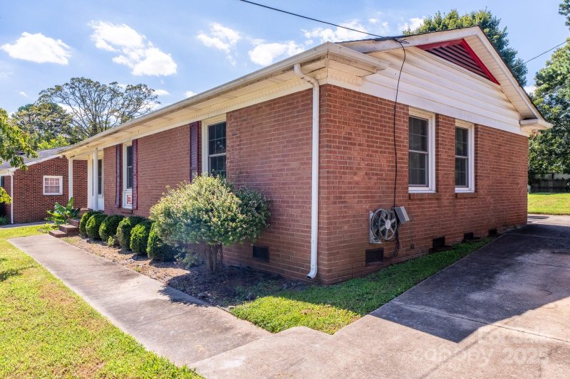 Property image 3 at 1725 Lakedell Drive, Charlotte, NC 28215