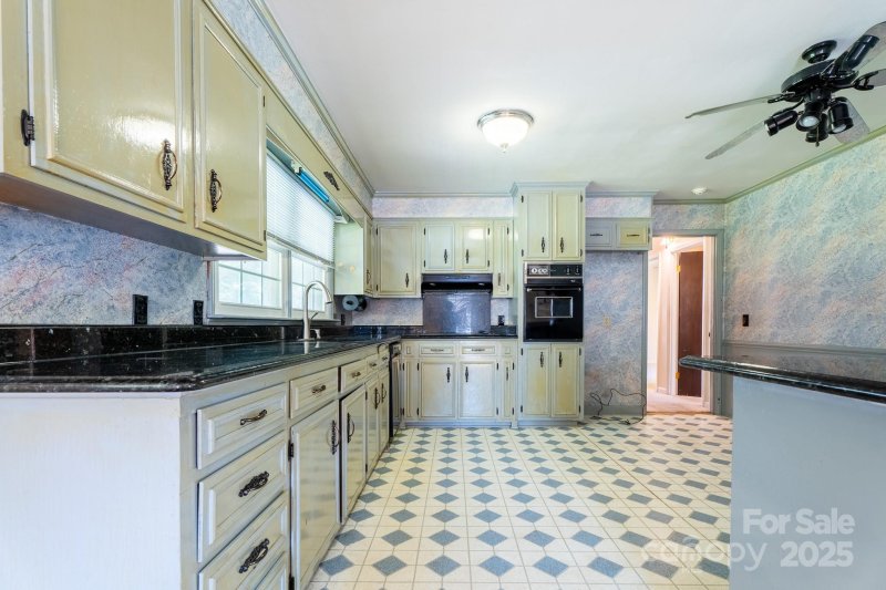 Property image 5 at 1725 Lakedell Drive, Charlotte, NC 28215