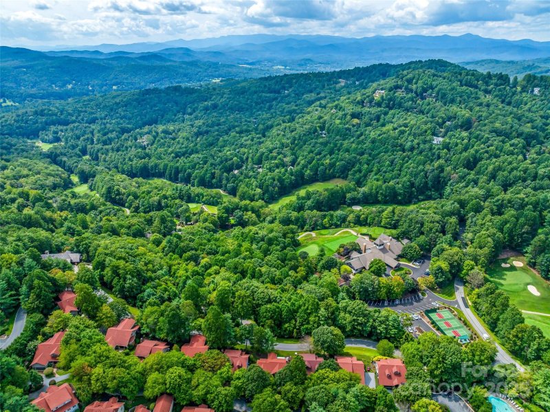 Property image 5 of 14 Lacoste Drive in Champion Hills, Hendersonville, NC 28739