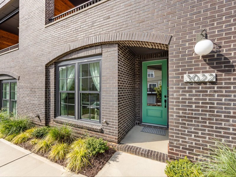 Property image 2 of 3022 Kalex Court in Elizabeth, Charlotte, NC 28204