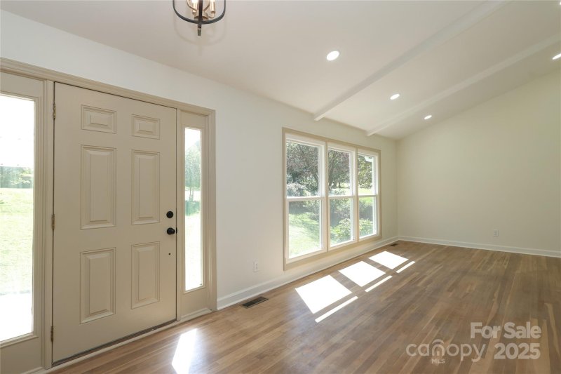 Property image 4 of 1521 Anthony Drive in Anthony Acres, Gastonia, NC 28052