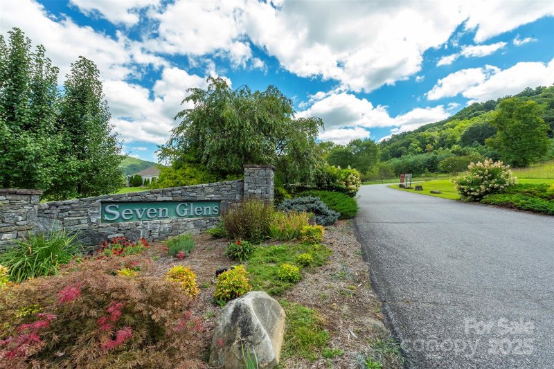 Property image 2 of 72 Applewood Lane in Seven Glens, Weaverville, NC 28787