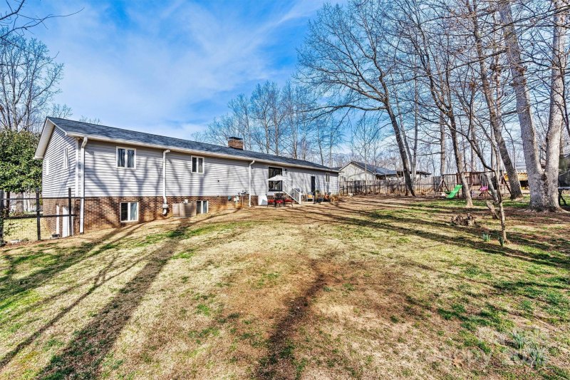 Property image 3 at 1140 Knollwood Drive, Claremont, NC 28610