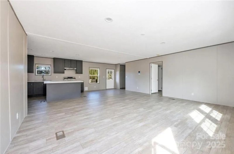 Property image 4 at 2127 Quarter Crest Drive, Newton, NC 28658