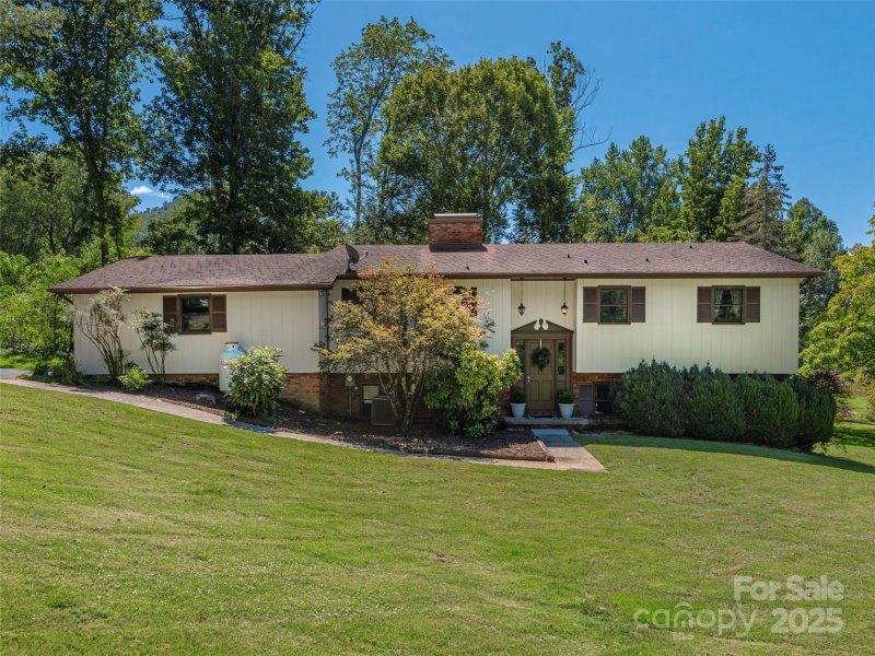 Property image 2 of 85 Dawn Lane in Springdale Estates, Canton, NC 28716