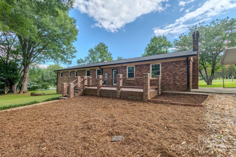 Property image 3 of 3586 Spring Valley Drive in Spring Valley Estates, Newton, NC 28658