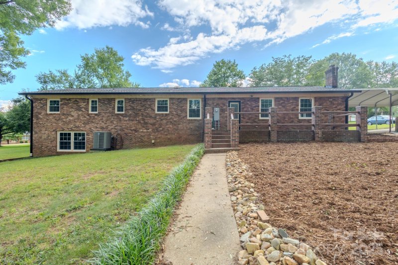 Property image 4 of 3586 Spring Valley Drive in Spring Valley Estates, Newton, NC 28658