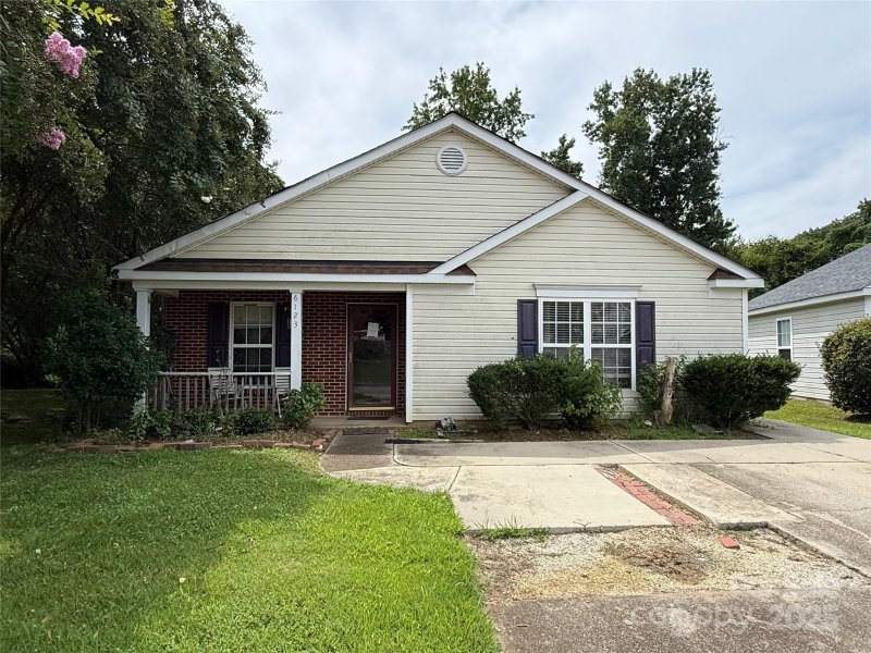 Barrington, Charlotte Community