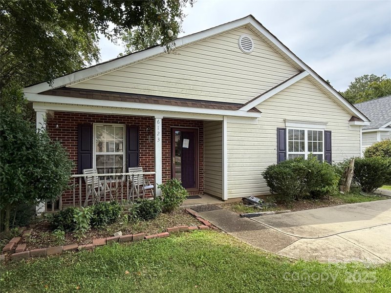 Property image 2 of 6123 Mcintyre Ridge Drive in Barrington, Charlotte, NC 28216