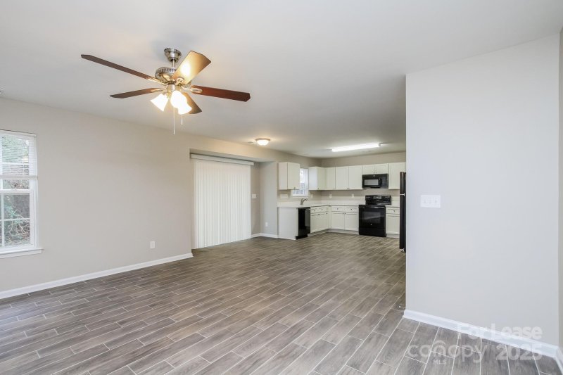 Property image 3 of 807 Swearngan Ridge Court in Kyliglen, Charlotte, NC 28216