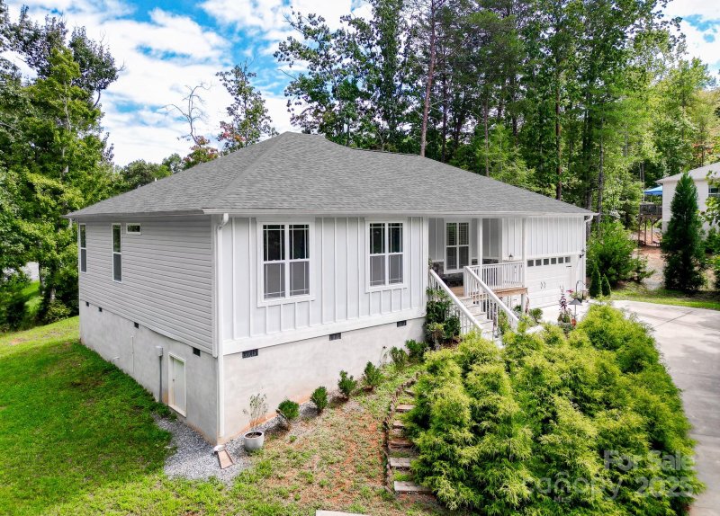 Property image 2 of 221 Dublin Lane in Shamrock Forest, Columbus, NC 28722