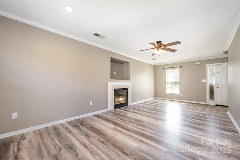 Property image 4 of 8127 Trotter Road in Fox Chase, Charlotte, NC 28216