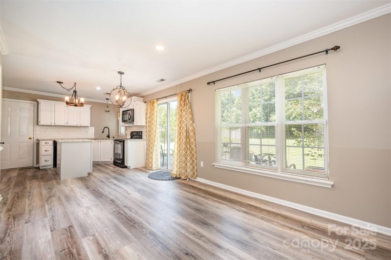 Property image 5 of 8127 Trotter Road in Fox Chase, Charlotte, NC 28216