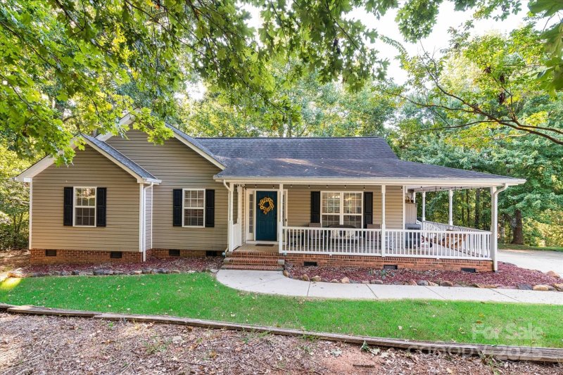 Property image 4 of 914 Ragin Lane in Ragin Estates, Rock Hill, SC 29732