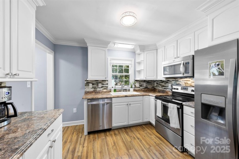 Property image 3 of 2411 Winterfield Drive in Autumn Acres, Gastonia, NC 28056