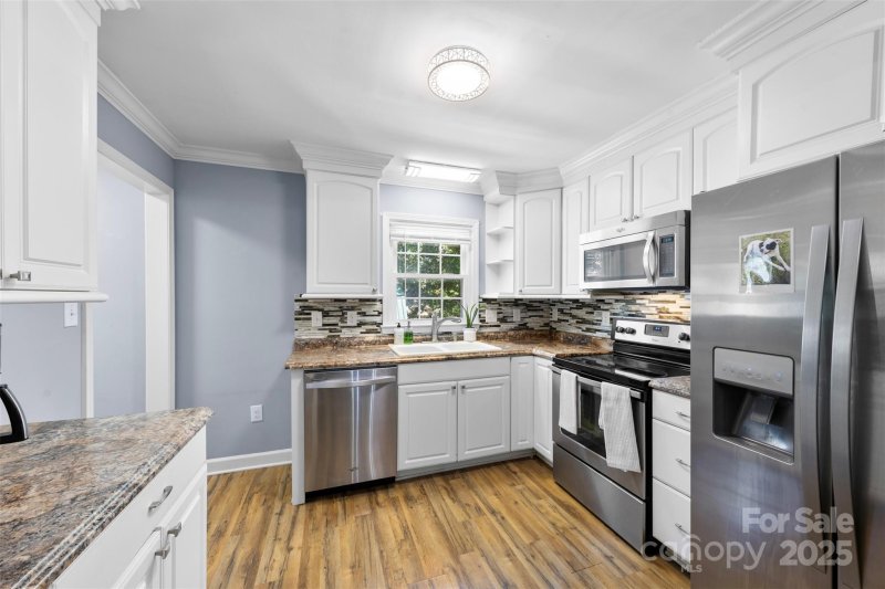 Property image 4 of 2411 Winterfield Drive in Autumn Acres, Gastonia, NC 28056