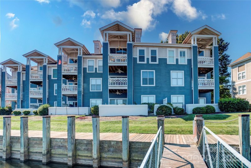 Property image 4 at 18663 Vineyard Point Lane, Cornelius, NC 28031