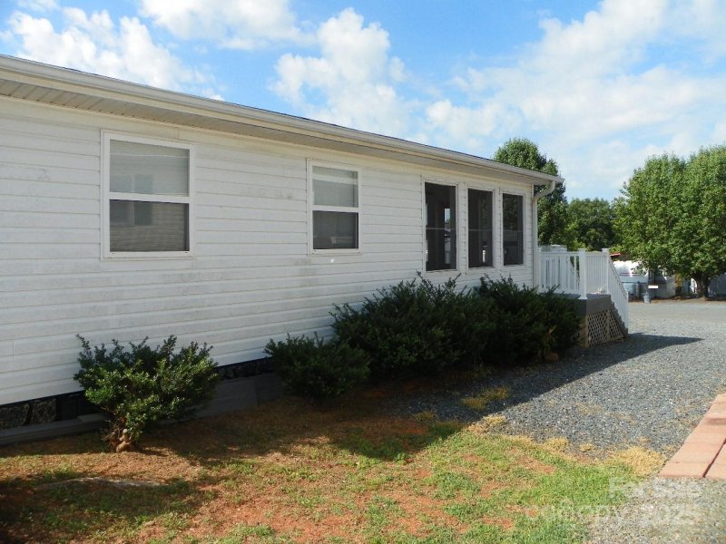 Property image 5 of 111 Scenic Lane in Badin Shores Resort, New London, NC 28127