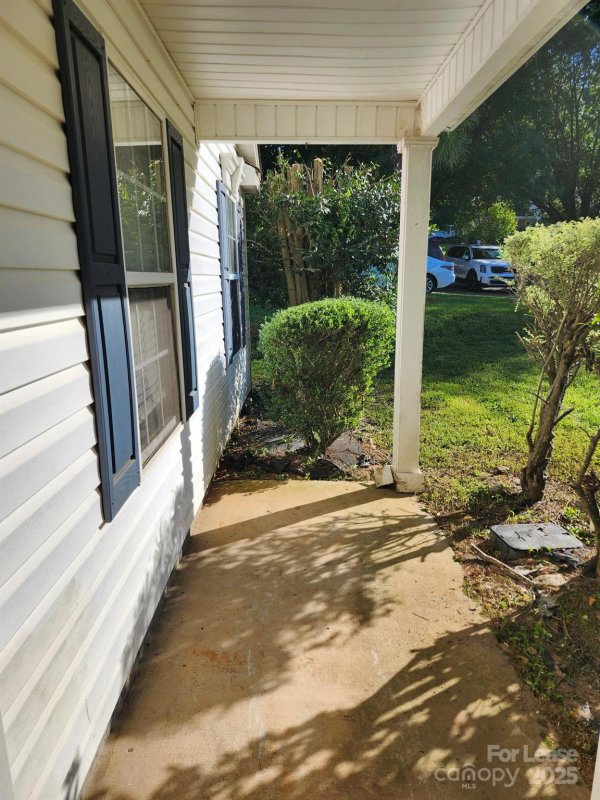 Property image 3 of 10648 Greatford Court in Cambridge, Charlotte, NC 28215