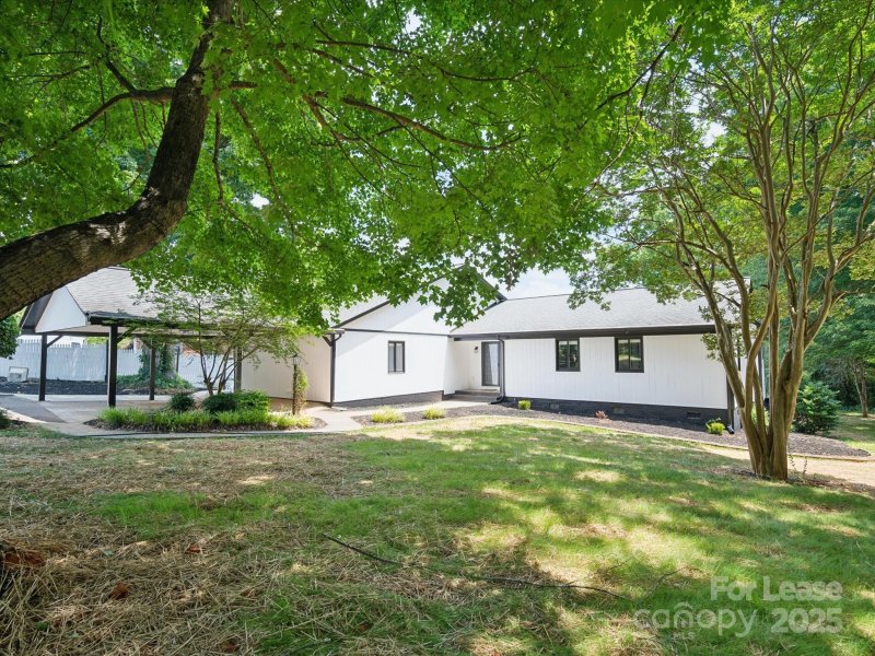 Property image 2 of 4954 Moonlite Bay Drive in Moonlite Bay, Sherrills Ford, NC 28673