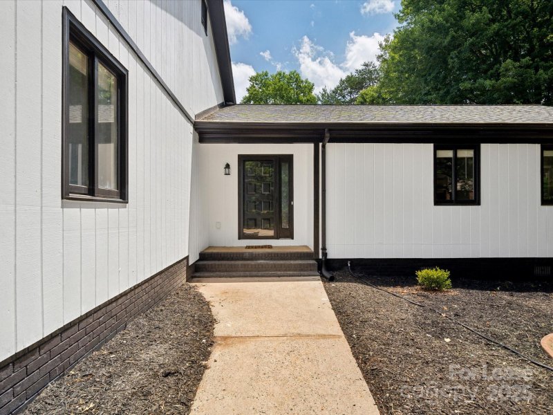 Property image 3 of 4954 Moonlite Bay Drive in Moonlite Bay, Sherrills Ford, NC 28673