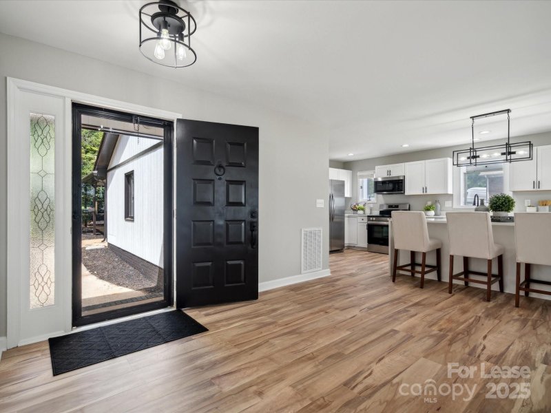 Property image 4 of 4954 Moonlite Bay Drive in Moonlite Bay, Sherrills Ford, NC 28673