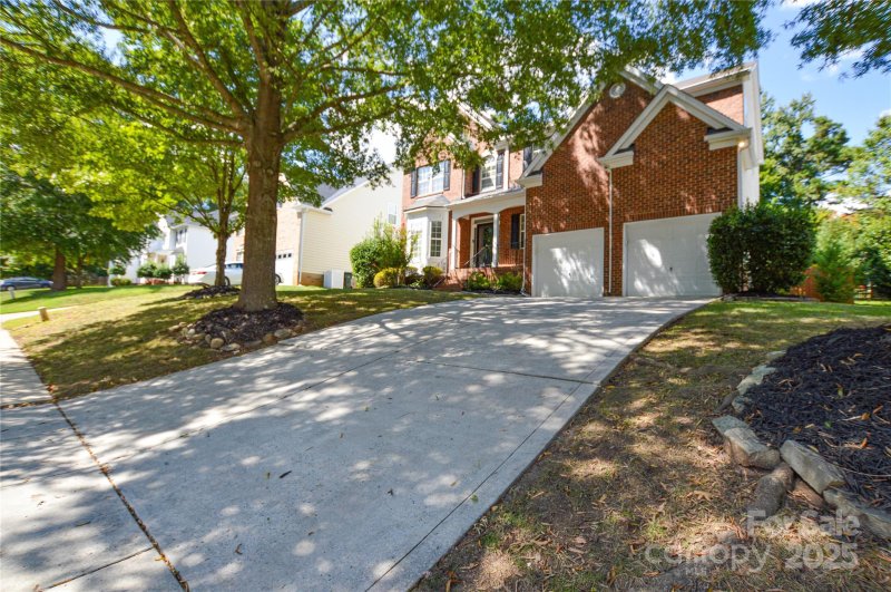 Property image 3 of 9529 Numenore Drive in Highland Creek, Charlotte, NC 28269