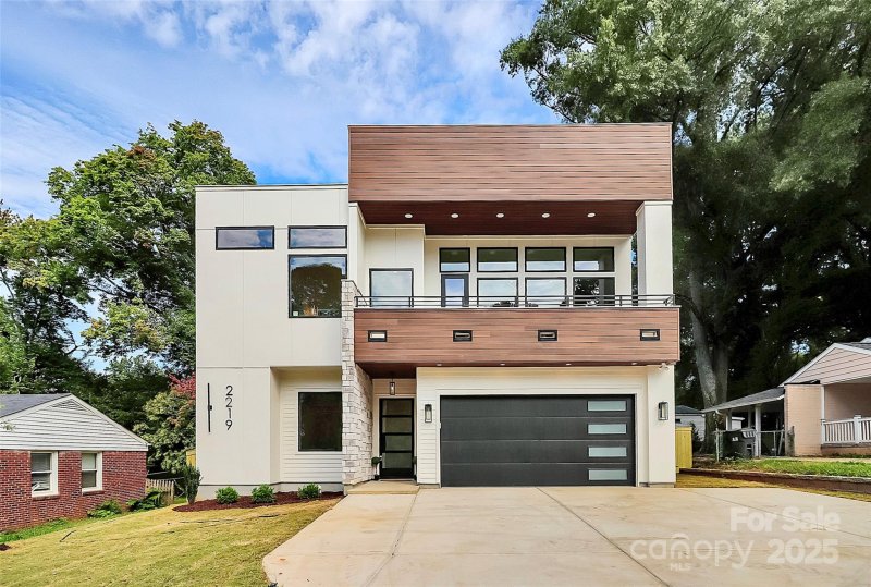 Property image 3 at 2219 Shamrock Drive, Charlotte, NC 28205