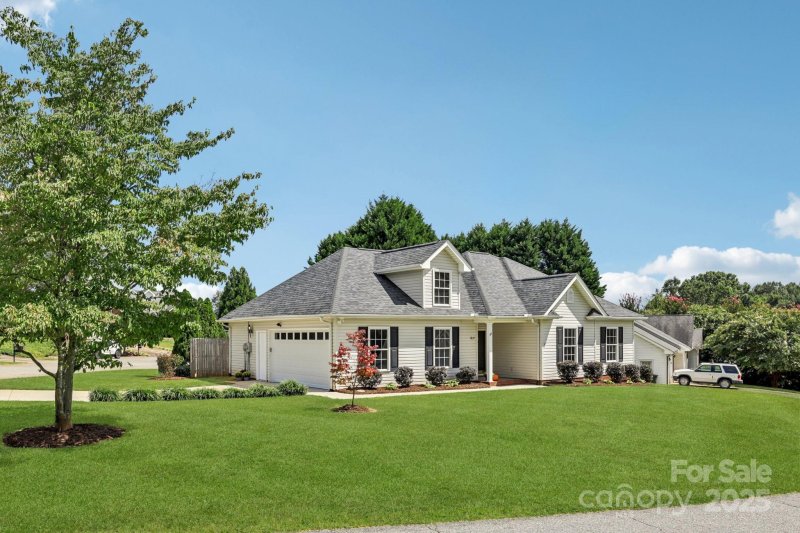 Property image 3 at 1827 Pipers Ridge Circle, Conover, NC 28613