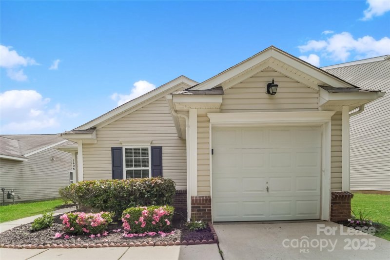 Property image 2 of 3626 Charterhall Lane in Buckleigh, Charlotte, NC 28215