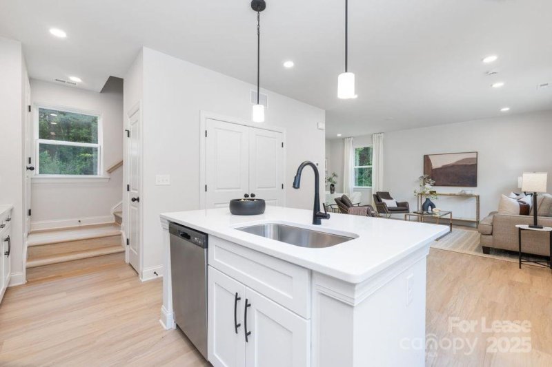 Property image 3 of 6323 Carver Boulevard in Rockwell Park, Charlotte, NC 28269