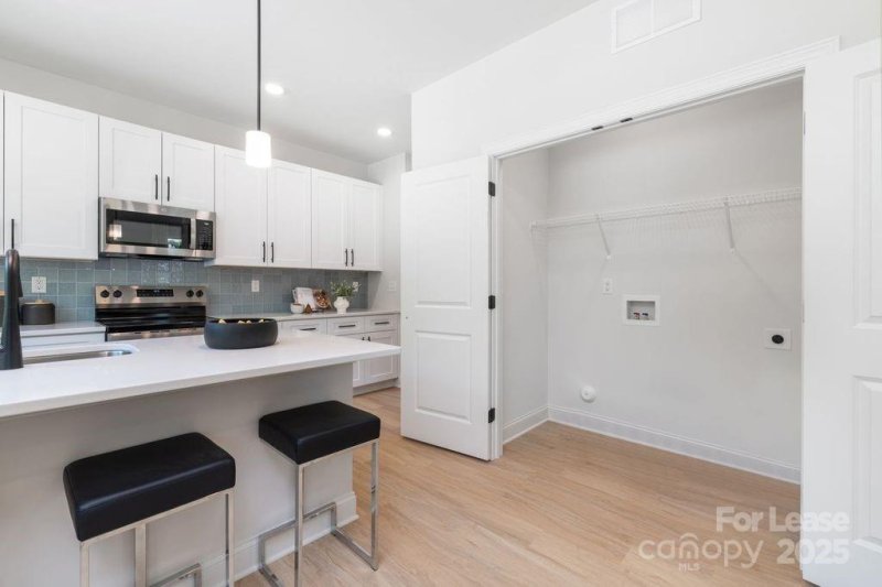 Property image 5 of 6323 Carver Boulevard in Rockwell Park, Charlotte, NC 28269