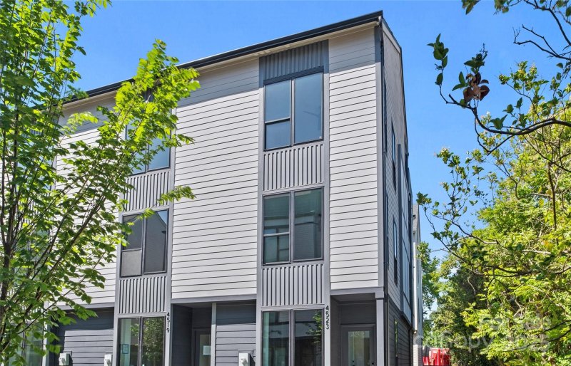 Bronson Square, Charlotte Community