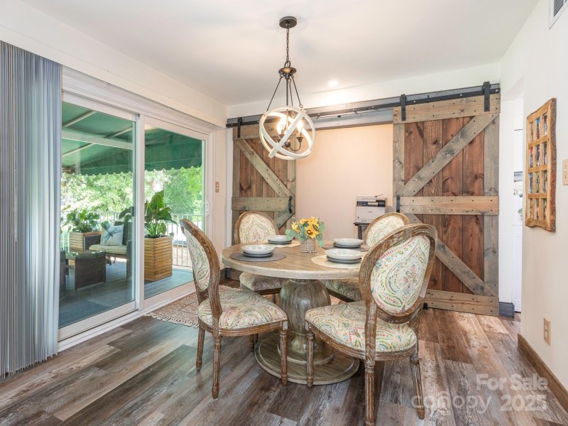 Quail Hollow Estates, Charlotte Community