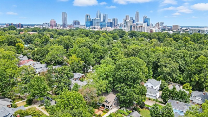 Property image 5 of 813 E Kingston Avenue in Dilworth, Charlotte, NC 28203