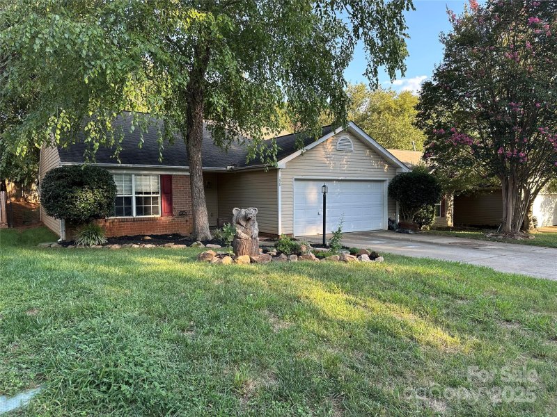 Property image 2 of 1026 Valley Forge Drive in Forest Oaks, Clover, SC 29710