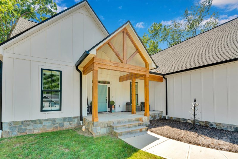 Property image 5 of 2754 Emperor Street in Rachels Vineyard, Claremont, NC 28610