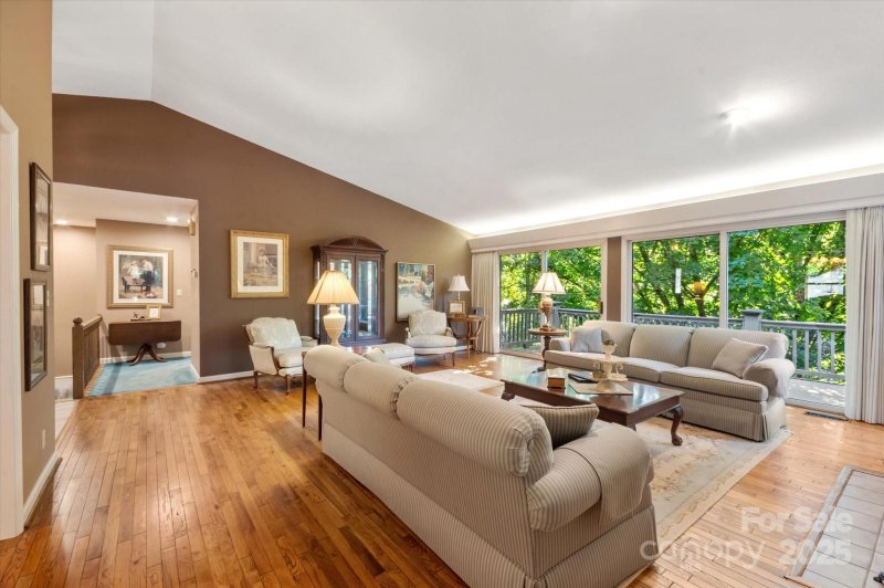 Property image 4 of 2240 E Cumming Woods Lane in Cummings Cove, Hendersonville, NC 28739