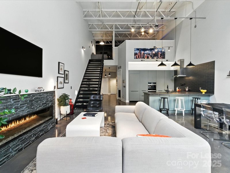 Property image 3 of 915 Westmere Avenue in Skybox, Charlotte, NC 28208