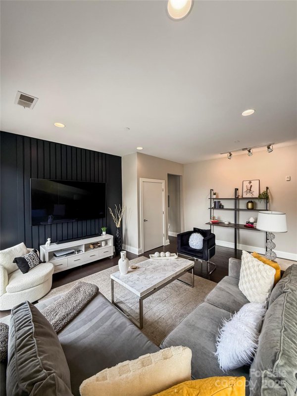 Property image 5 of 300 Magnolia Avenue in Dilworth, Charlotte, NC 28203