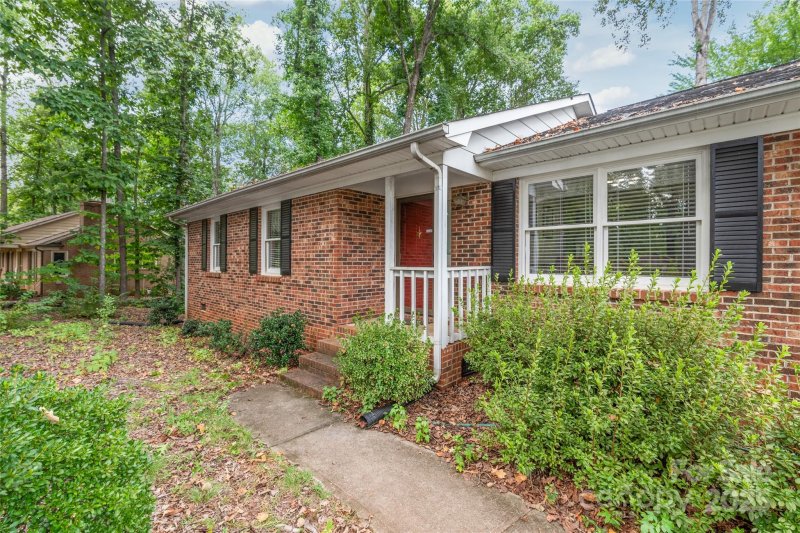 Property image 4 of 310 Oakwood Drive in Dickson Heights, Mount Holly, NC 28120