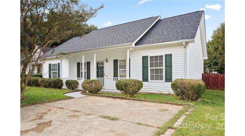 Property image 3 of 1917 Nigel Court in The Hamptons, Charlotte, NC 28213