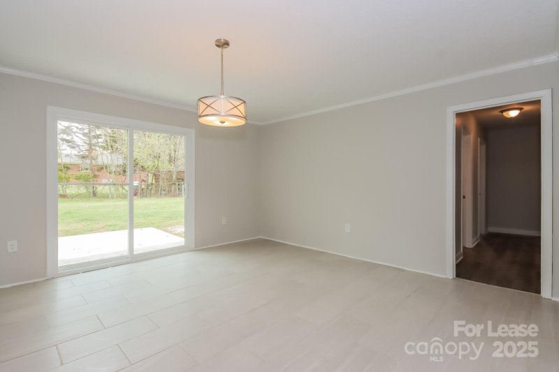 Property image 5 of 1135 Carolina Circle in Fulton Heights, Statesville, NC 28677