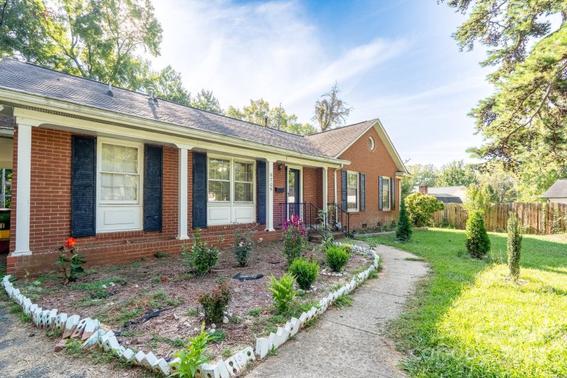 Property image 2 of 6705 Easton Place in Idlewild, Charlotte, NC 28212